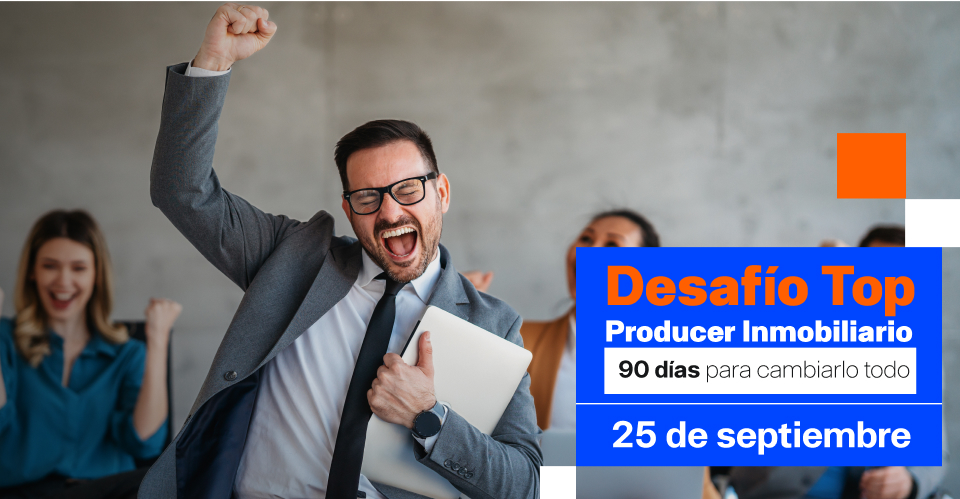 Agente celebrando un cierre exitoso