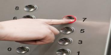 ¿Quién asume las reparaciones de un ascensor?