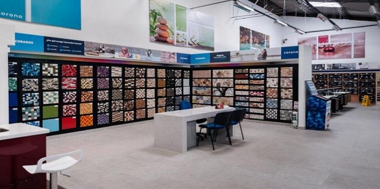 Almacén con pisos de colores a la venta