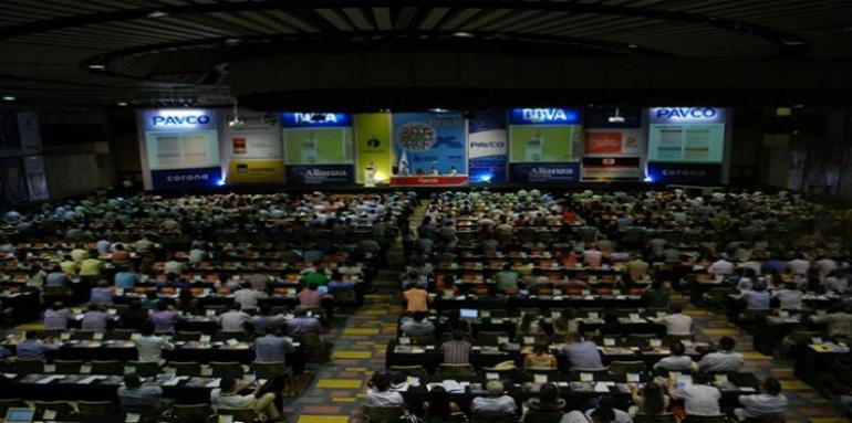 Asistentes al Congreso Colombiano de la Construcción, presenciaron la condecoración 