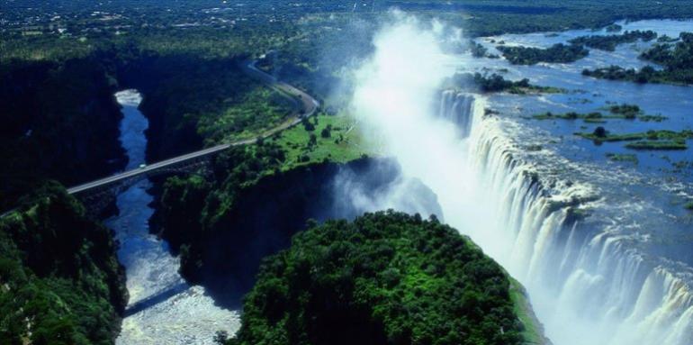 Cataratas Victoria, la piscina natural más peligrosa del mundo