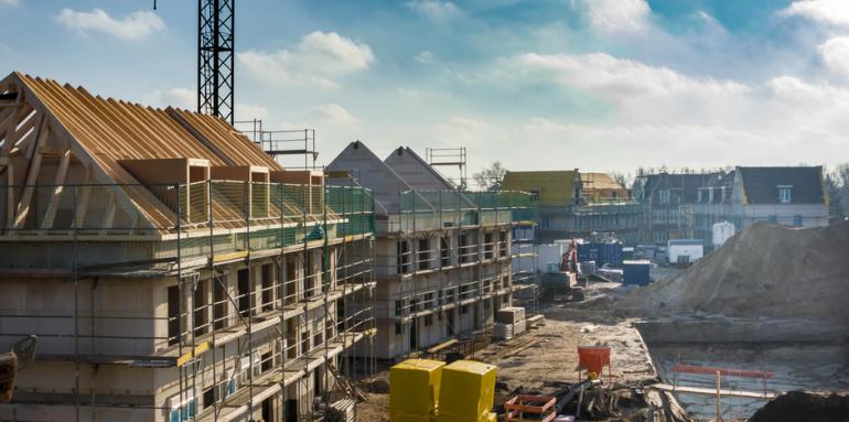 Canadá quiere aumentar la construcción de viviendas, pero no hay quién las construya