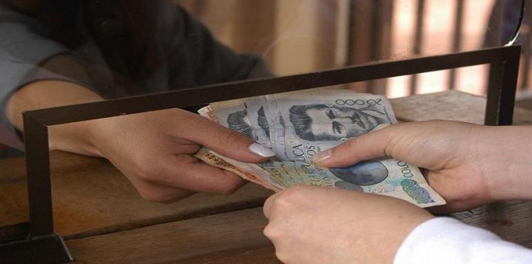 Es al contratante quien debe corroborar que el vínculo laboral no existe. 