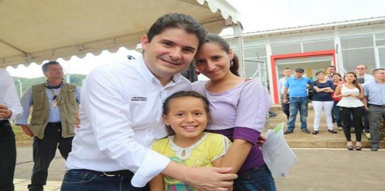 En Pereira se entregaron a 400 familias ahorradoras los subsidios que los habilitan para el programa Vipa