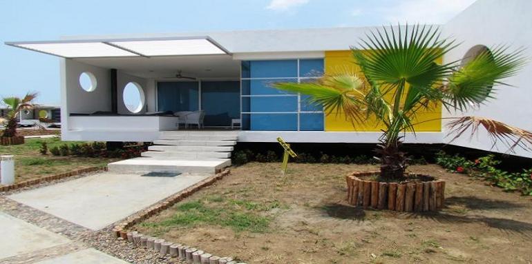 Esta es una de las 72 cabañas en tierra que hacen parte del complejo náutico Marina Puerto Velero 