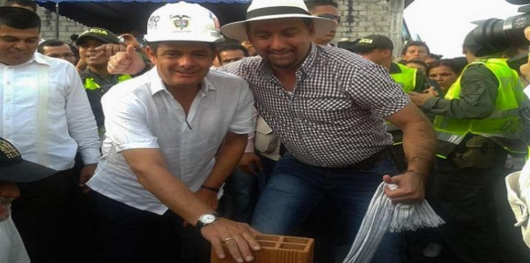 El Ministro de vivienda, Germán Vargas Lleras y el alcalde de Marquetalia, Luisandro Giralda