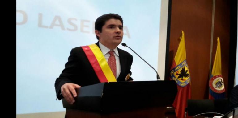 Ministerio de vivienda, Luis Felipe Henao Cardona, fue condecorado por el consejo de Bogotá