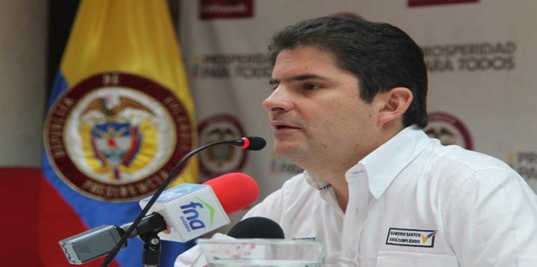 Ministro de vivienda en rueda de prensa