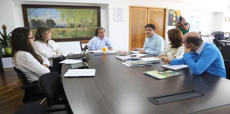 Minvivienda solicita a alcaldes no utilizar recursos de regalías para programas de vivienda sino invertirlos en vías y acueducto 