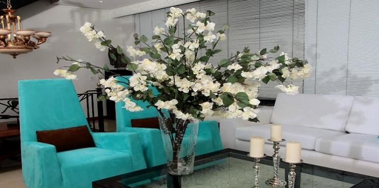 Muebles tapizados color azul aguamarina