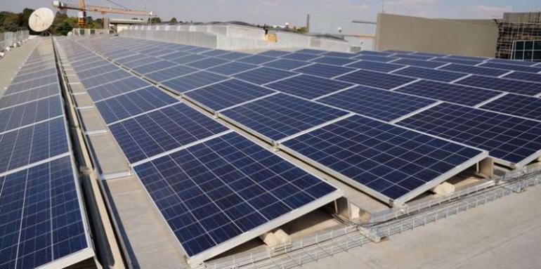 El tejado solar del supermercado del Grupo Éxito en Barranquilla reduce en un 24 por ciento la demanda energética.