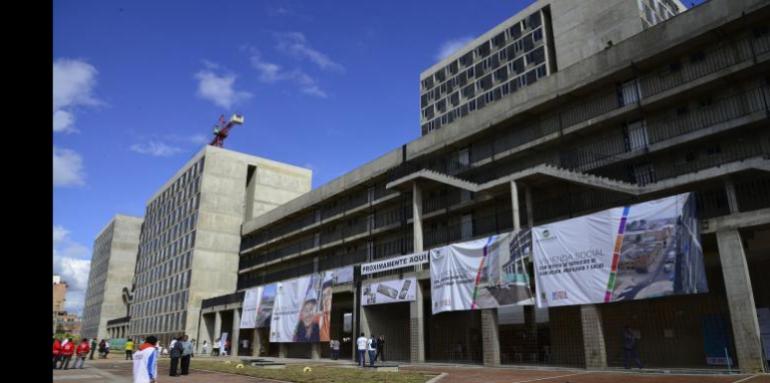 Plaza de la Hoja, ubicado en la carrera 30 con calle 19, costado sur