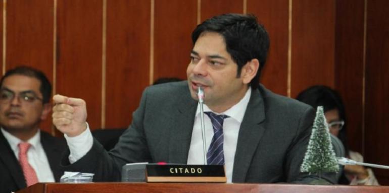 El Viceministro de Vivienda, Guillermo Herrera, durante su intervención en la Comisión Tercera del Senado de la República.