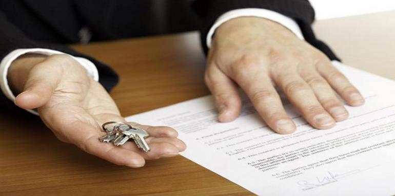 En las cajas de compensación les brindan información a las familias interesadas en hacerse a un subsidio de vivienda. 