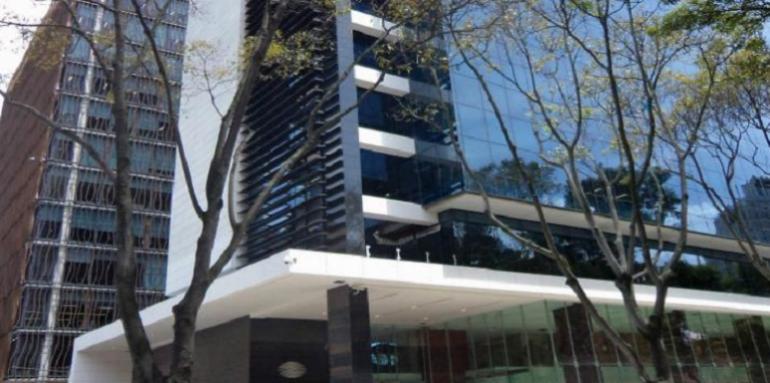 La firma construye VIVE 92.co y concluyó las obras de la recién inaugurada Urban Plaza en Bogotá.