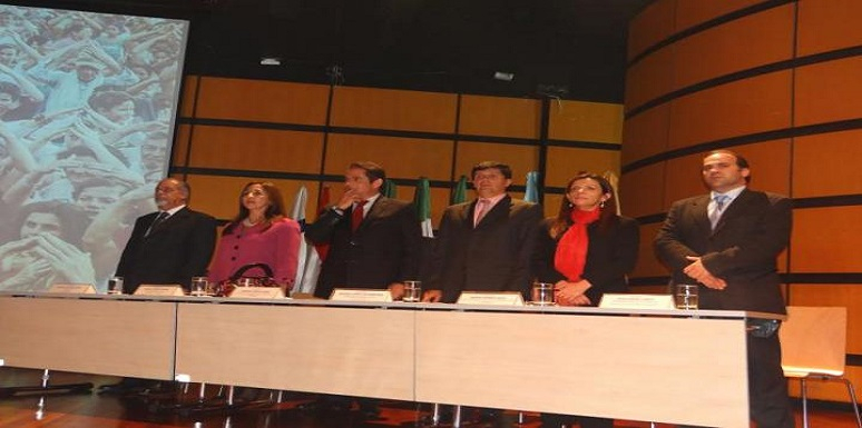 Panel principal en la inauguración de Expoconstrucción y Exposideño 2013 en Corferias