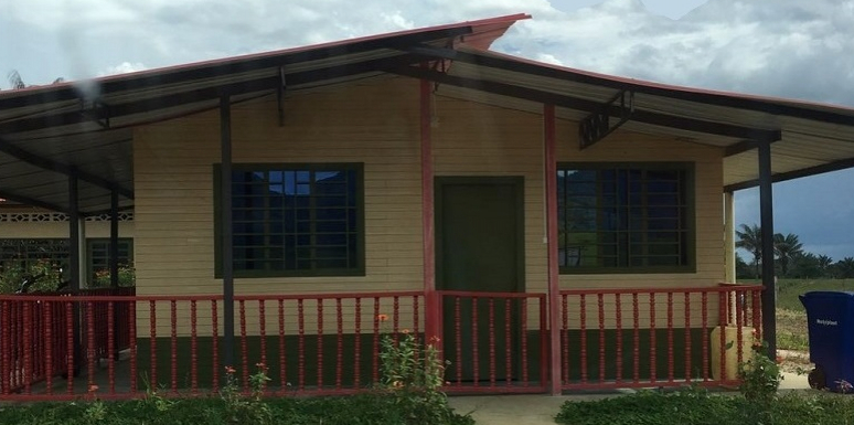Casa en madera plástica