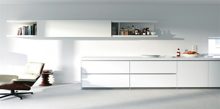 Cocina con cajones blancos