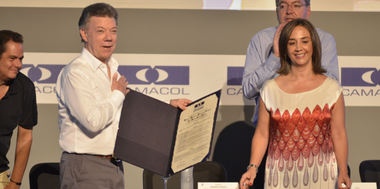 La condecoración se realizó en el Congreso Colombiano de la Construcción que se realizó en Cartagena 