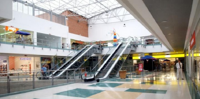 escaleras eléctricas centro comercial