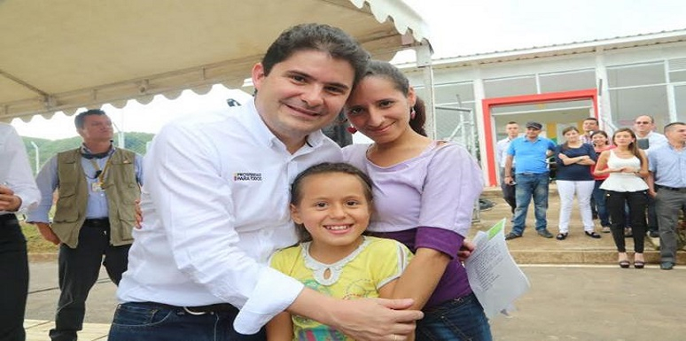 En Pereira se entregaron a 400 familias ahorradoras los subsidios que los habilitan para el programa Vipa