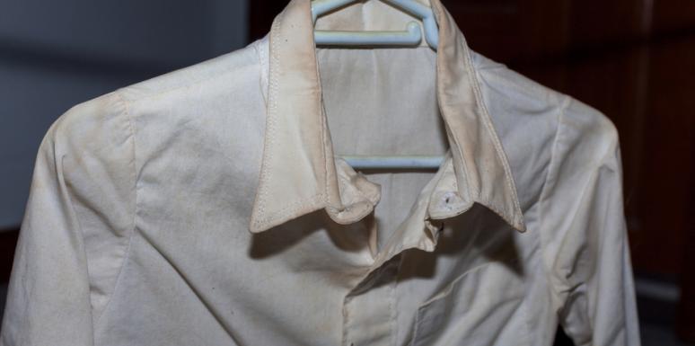 ¿Cómo evitar que la ropa huela a humedad mientras está guardada?