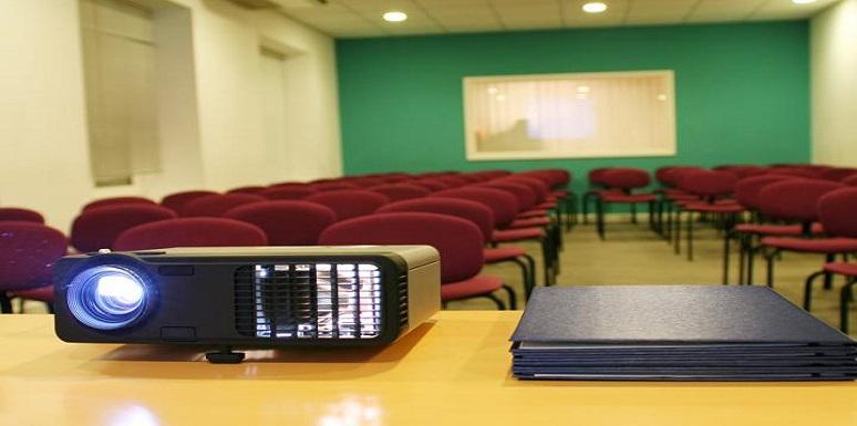 Si la asamblea actúa sin ajustarse al reglamento, el afectado podrá impugnar dentro de los dos meses siguientes. 