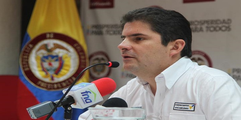 Ministro de vivienda en rueda de prensa