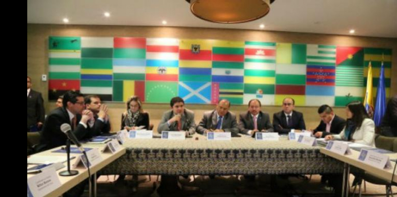 Ministro de vivienda en reunión con Amilkar Acosta, director de la federación de departamentos y Gobernadores 